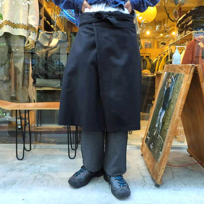 〈マウンテンリサーチ〉と共同製作したトレック仕様の巻きスカート